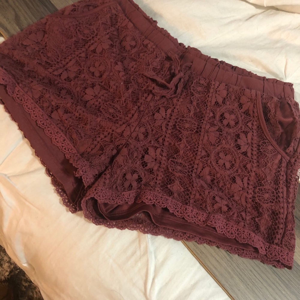 Shorts-lace